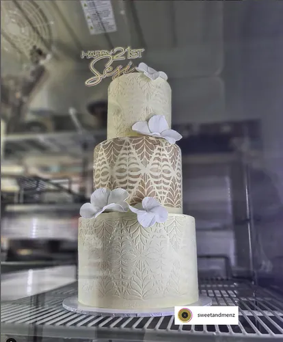 Cake by Sweet & Me using the ibicci BJ Tongan Tattoo stencil